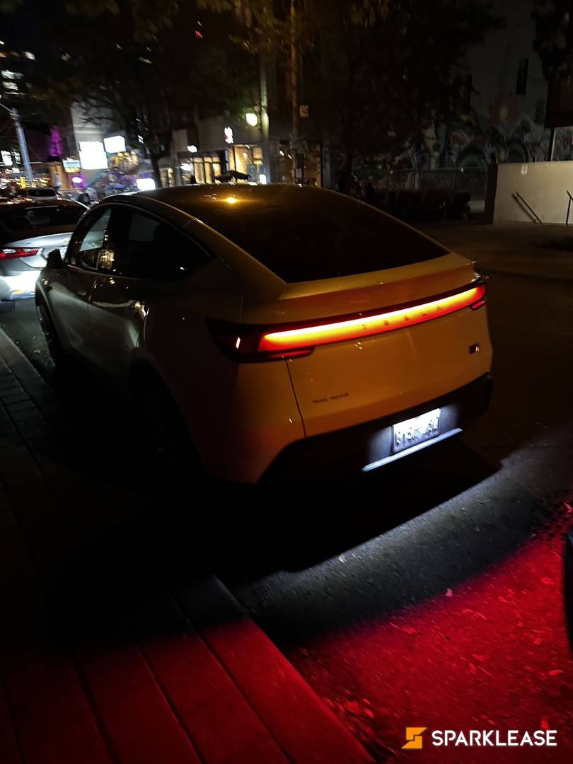 2026 Tesla Model Y Long Range AWD, 多伦多, 转LEASE