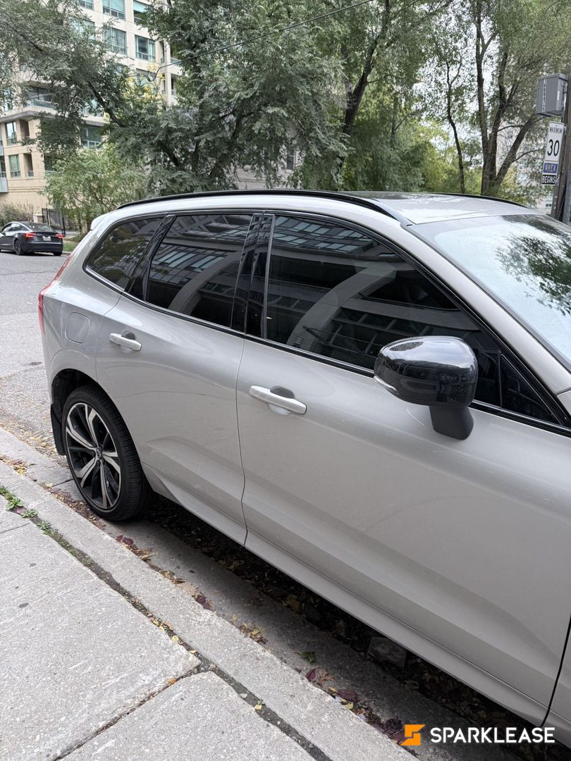 2022 Volvo XC60 B6 AWD R-Design, 多伦多, 转LEASE