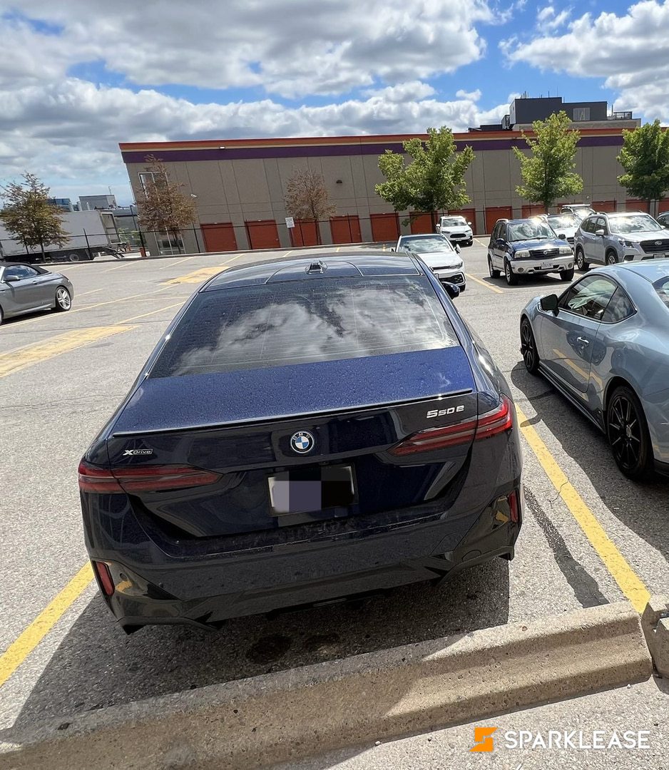 2025 BMW 5 Series 550e xDrive Sedan, 多伦多, 转LEASE