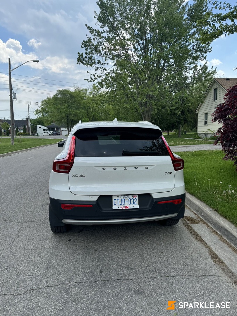 2022 Volvo XC40 T5 AWD Momentum, Toronto, Lease Transfer