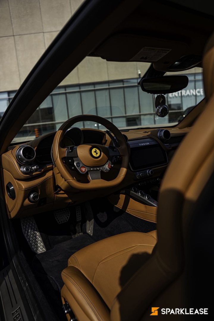 2018 Ferrari GTC4LussoT, 多伦多, 转LEASE