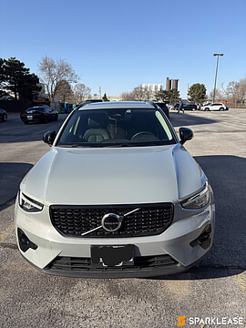 2025 Volvo XC40 B5 AWD Plus Dark Theme